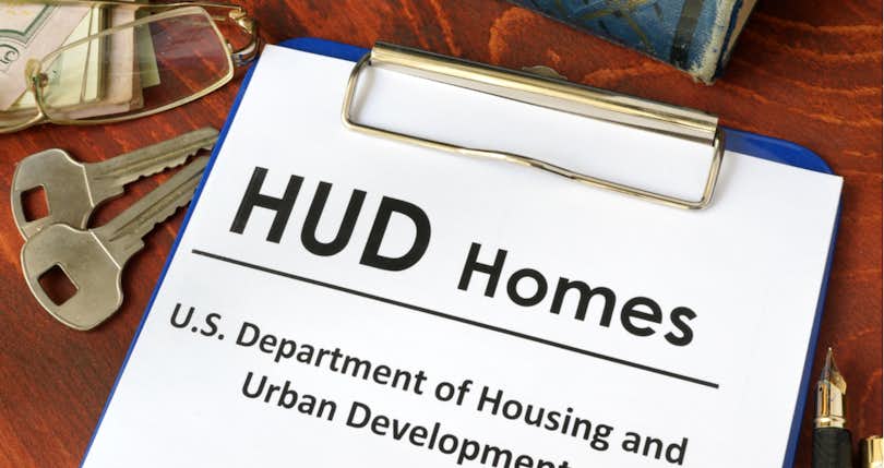 7 Pros and Cons of Buying HUD Homes as Rental Properties