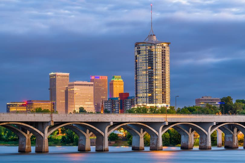 Tulsa, OK city skyline view