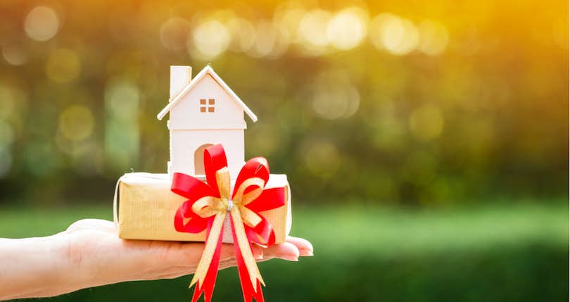 How to Avoid Gift Tax on Real Estate: 5 Things to Know