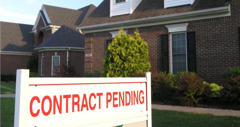 What Percentage of Pending Home Sales Fall Through?