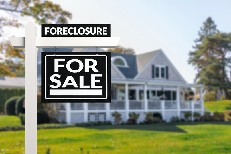 6 Pros and Cons of Buying a Foreclosed Home